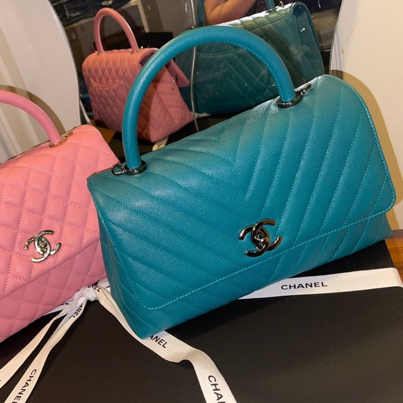 (SOLD)CHANEL Coco Top Handle Vert in Chevron - Picture 3 of 9